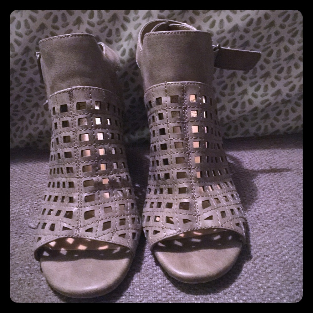 Women’s open toe block heels